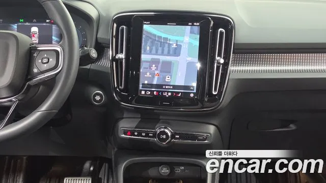 Вольво XC40 B4 Black Edition — Фото автомобиля 18