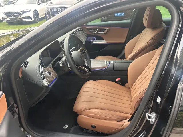 Mercedes-Benz E-Class — Фото автомобиля 8