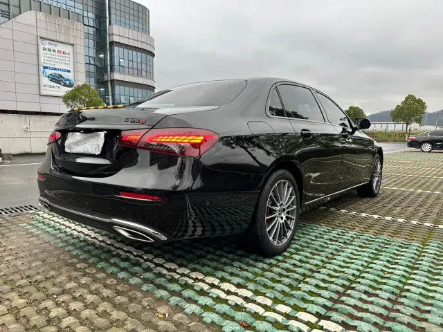 Mercedes-Benz E-Class — Фото автомобиля 18