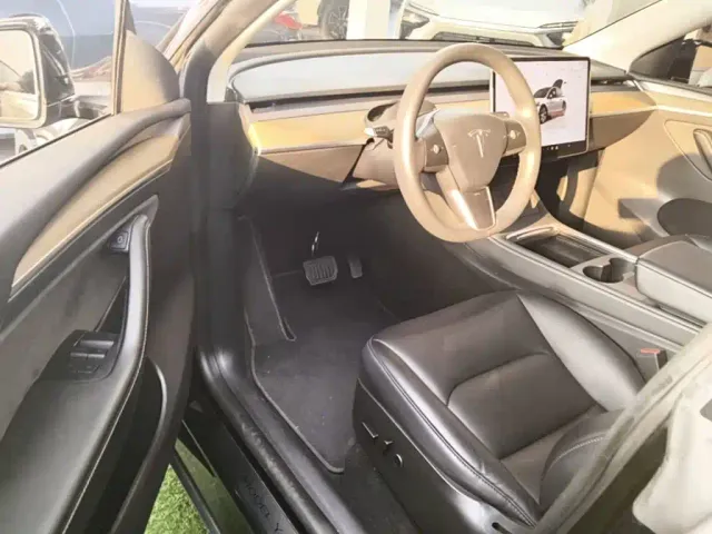 Tesla Model Y — Фото автомобиля 15