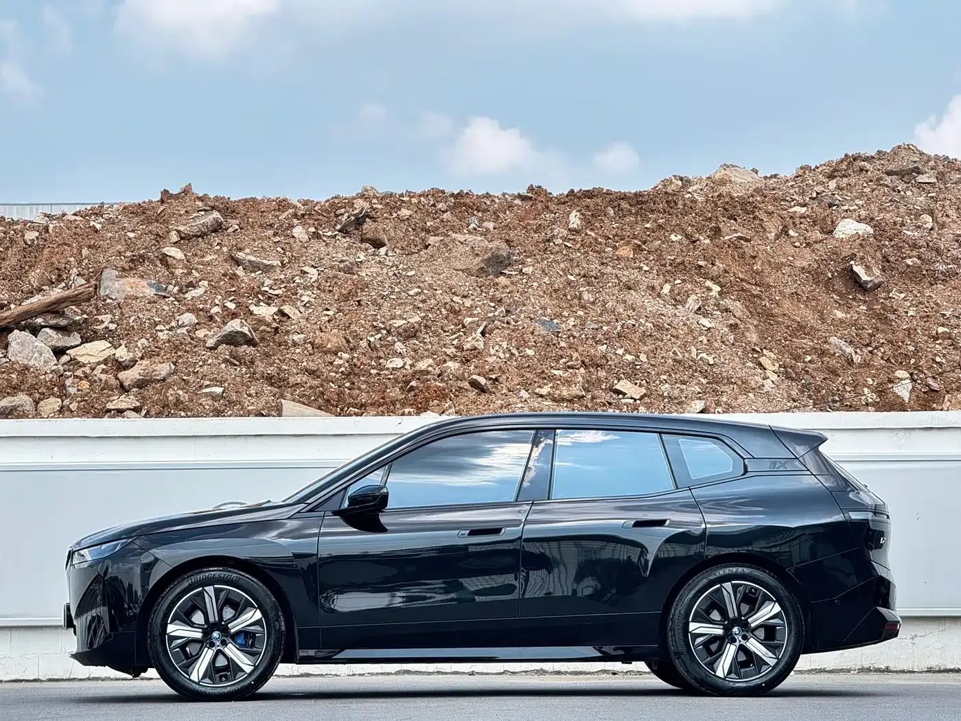 BMW BMW iX 2023 Facelift xDrive40 — Фото автомобиля 4