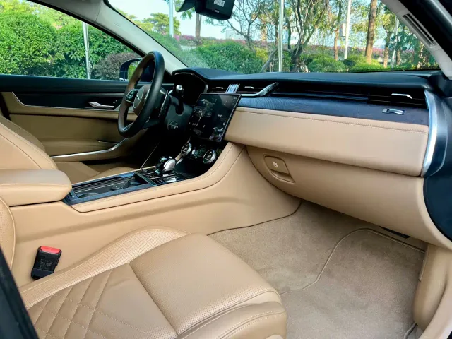 Jaguar XFL — Фото автомобиля 12