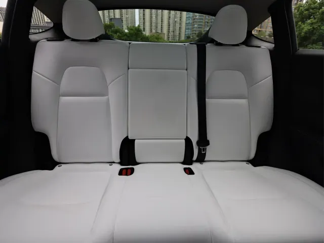 Tesla Model Y — Фото автомобиля 12