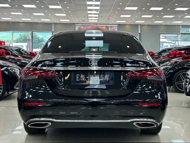 Mercedes-Benz E-Class — Фото автомобиля 14