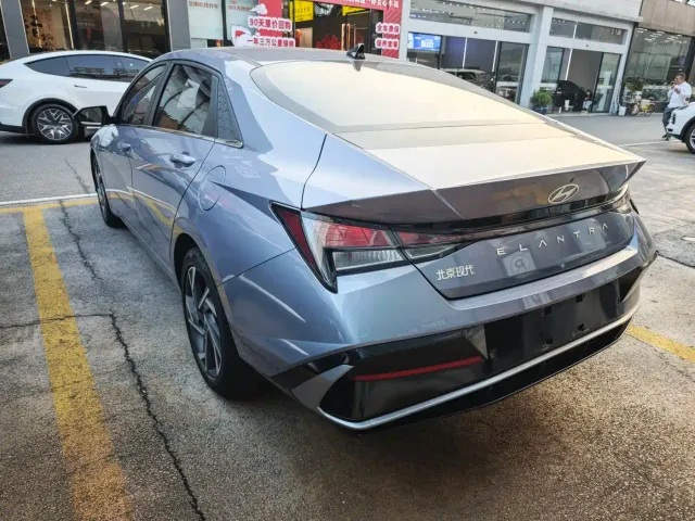Hyundai Elantra — Фото автомобиля 12