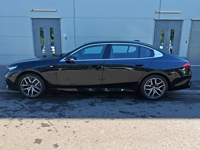 BMW i5 — Фото автомобиля 4