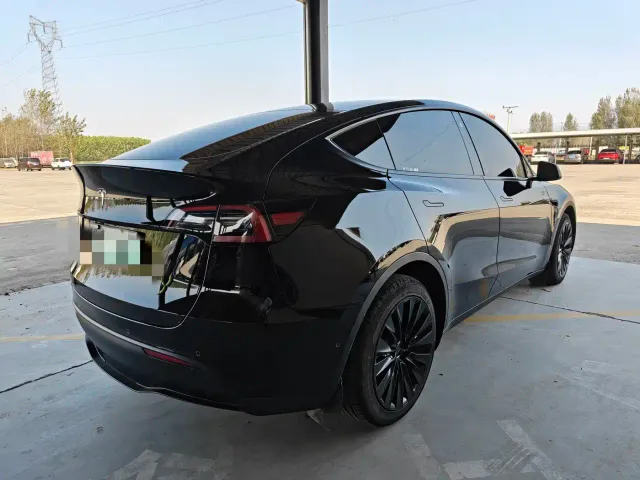 Tesla Model Y — Фото автомобиля 6
