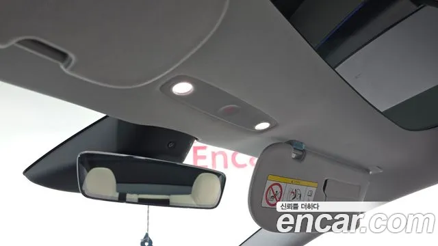 Tesla Model 3 — Фото автомобиля 30