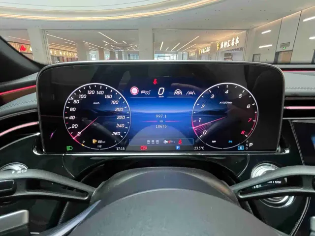 Mercedes-Benz E-Class — Фото автомобиля 9