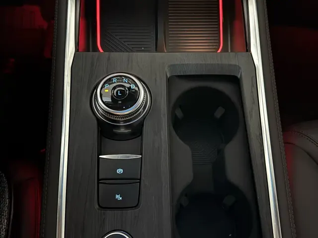 Ford Explorer — Фото автомобиля 15