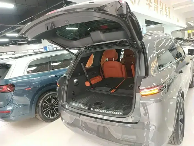 Li Auto L8 — Фото автомобиля 18