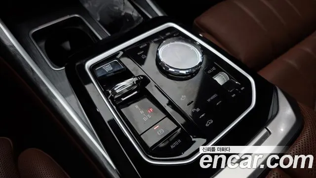 BMW 7-Series 7 серия (G70) 740i sDrive M Sport — Фото автомобиля 8