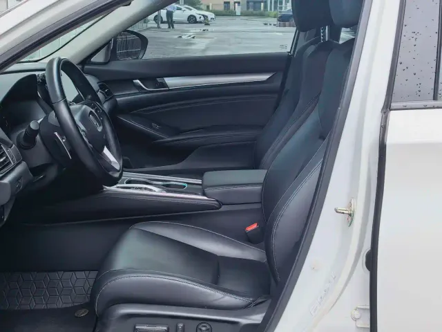 Honda Accord — Фото автомобиля 10