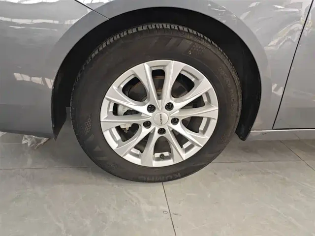 Roewe i5 — Фото автомобиля 22