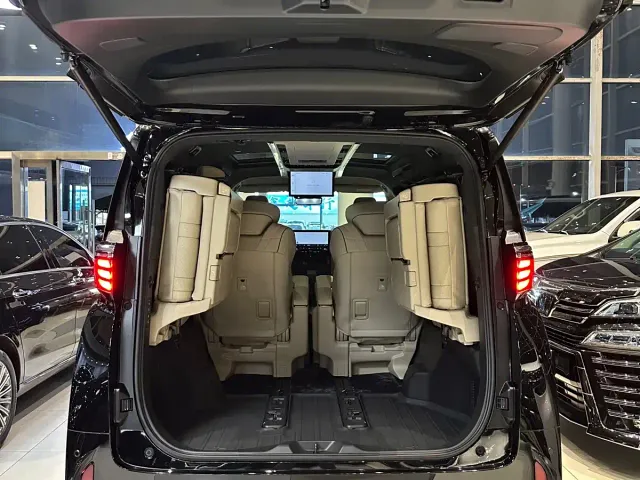 Toyota Alphard — Фото автомобиля 23