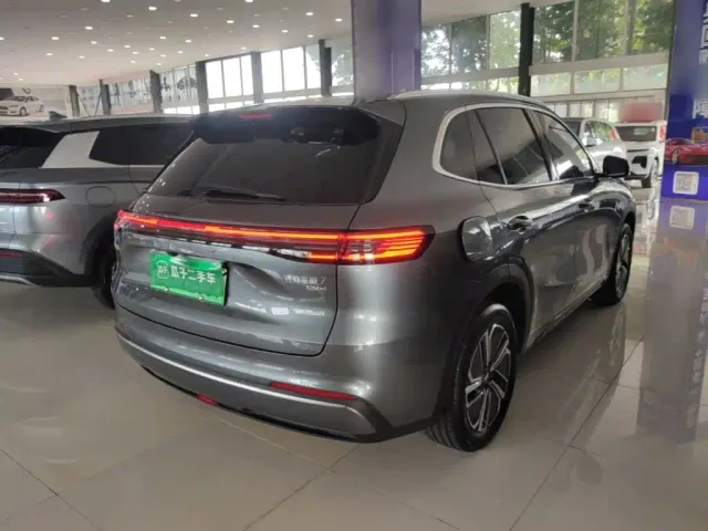 Geely Galaxy Starship 7 EM-i — Фото автомобиля 6