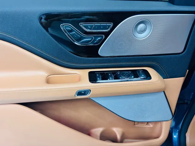 Lincoln Aviator — Фото автомобиля 14
