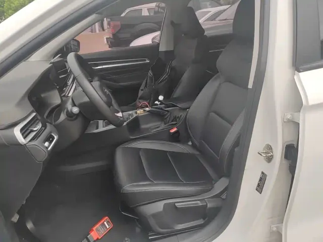 Geely Emgrand — Фото автомобиля 14