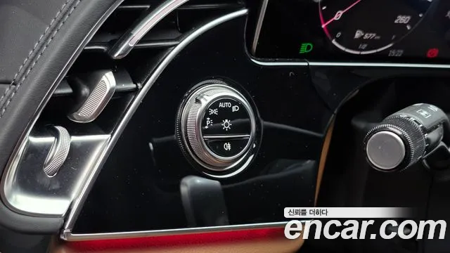 Mercedes-Benz E-Class — Фото автомобиля 28
