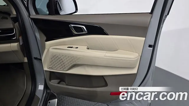 Kia Carnival Generation 4 — Фото автомобиля 23