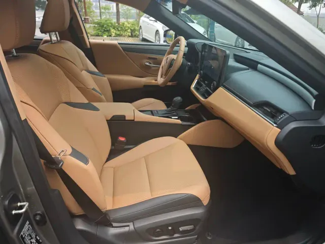 Lexus ES — Фото автомобиля 15