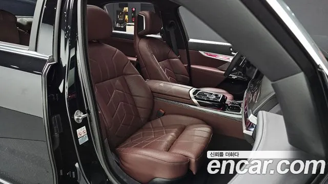 BMW 7-Series 7 серия (G70) 740i sDrive M Sport — Фото автомобиля 8