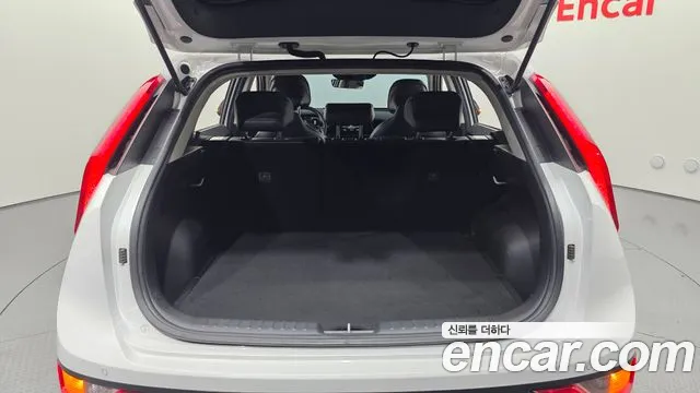 Kia Niro — Фото автомобиля 22