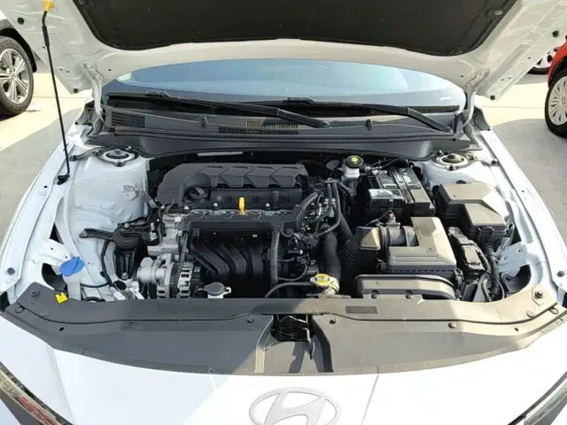 Hyundai Elantra — Фото автомобиля 19