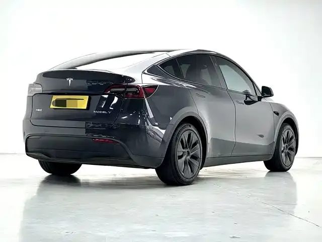 Tesla Model Y — Фото автомобиля 9