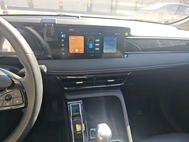 Roewe i5 — Фото автомобиля 12