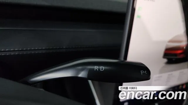 Tesla Model Y — Фото автомобиля 12