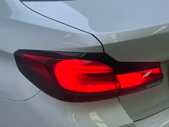 BMW 5 Series — Фото автомобиля 8