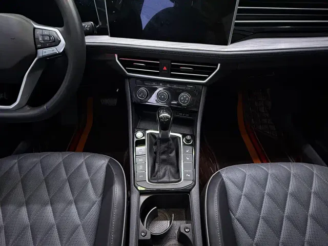 Volkswagen Sagitar — Фото автомобиля 9