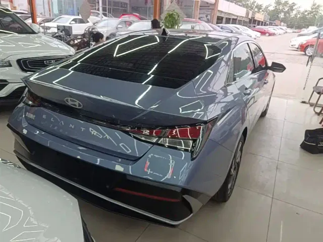 Hyundai Elantra — Фото автомобиля 6