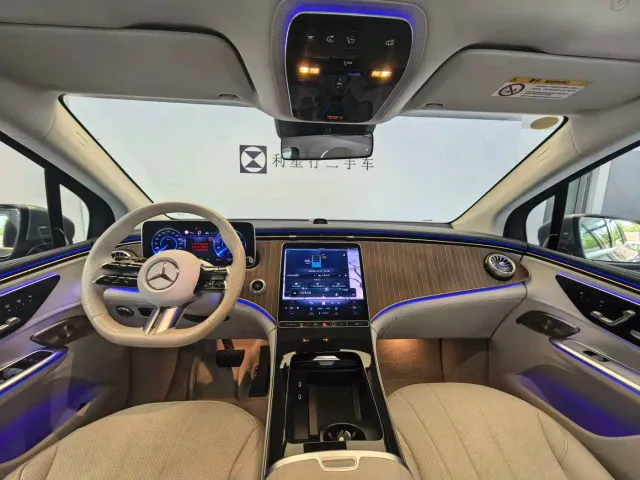 Mercedes-Benz EQE SUV — Фото автомобиля 4