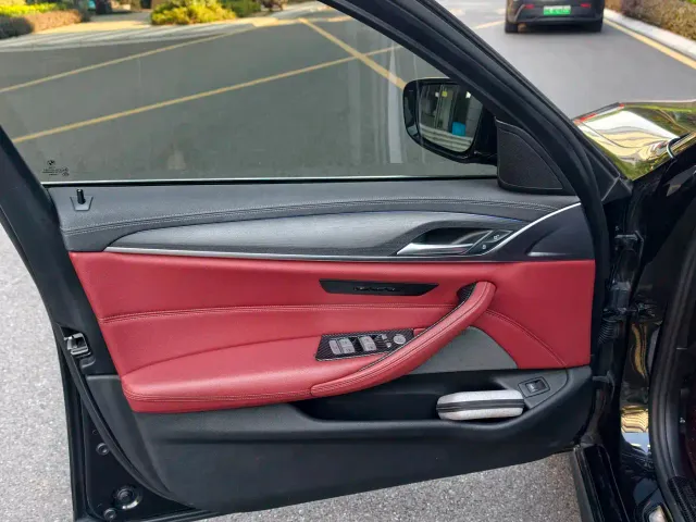 BMW 5 Series — Фото автомобиля 8