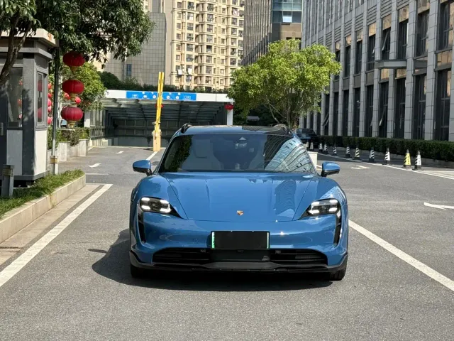Фотография автомобиля — Porsche Taycan