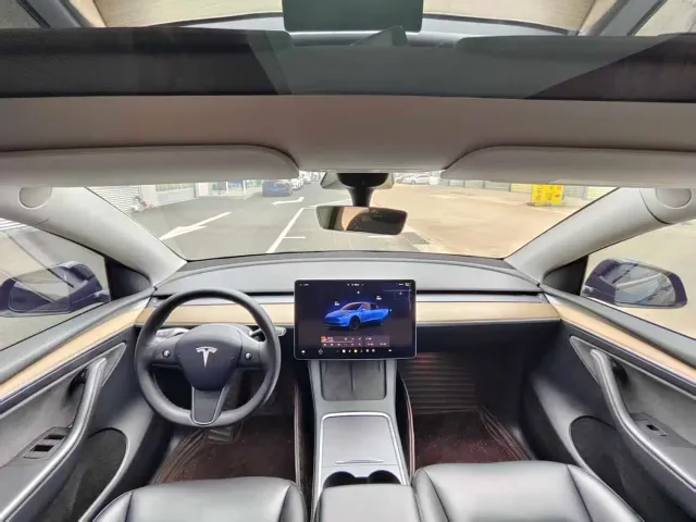 Tesla Model Y — Фото автомобиля 5
