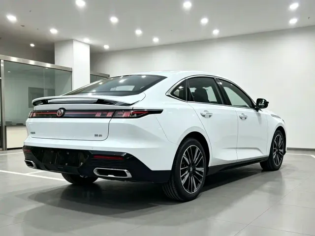 Changan Eado — Фото автомобиля 9