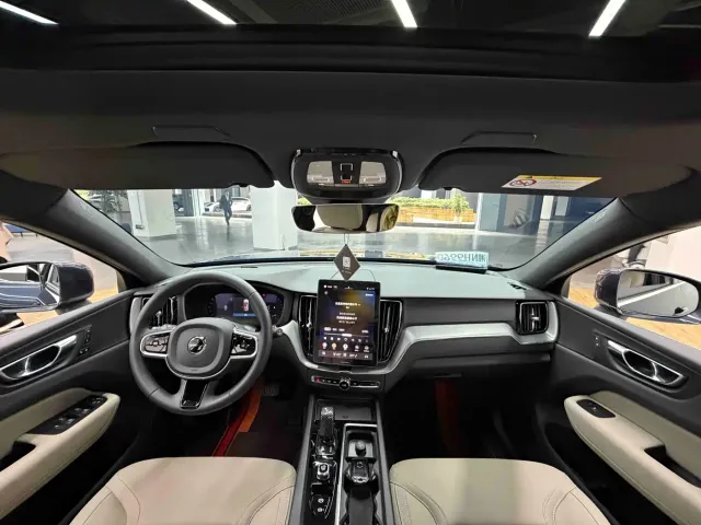 Volvo XC60 — Фото автомобиля 15