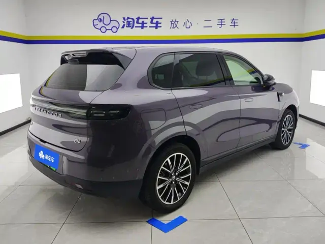 Leapmotor B10 — Фото автомобиля 3