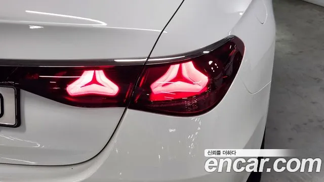 Mercedes-Benz E-Class — Фото автомобиля 16