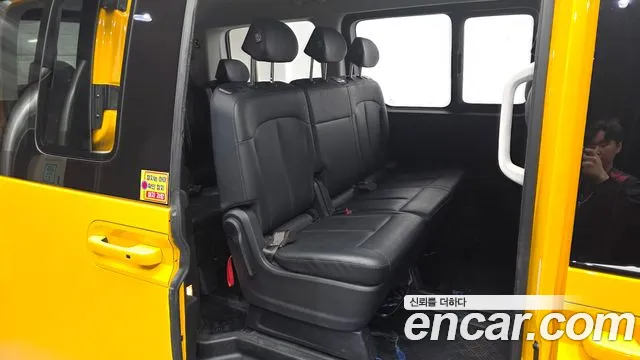 Hyundai Staria Staria L3.5 Школьный автобус — Фото автомобиля 11