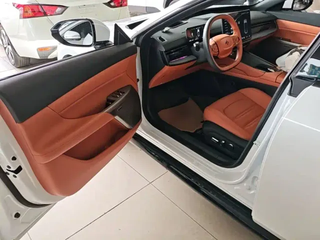 Dongfeng Yipai eπ007 2024 Extended Range 200 Ruyi Edition — Фото автомобиля 15