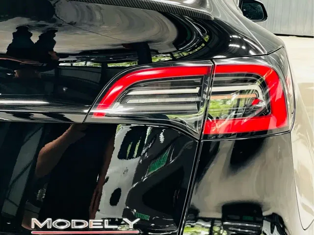 Tesla Model Y — Фото автомобиля 9