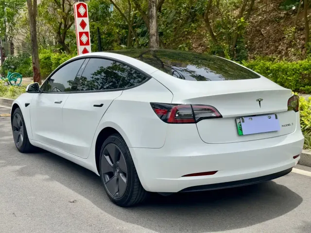 Tesla Model 3 — Фото автомобиля 7