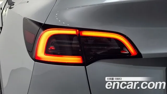 Tesla Model Y — Фото автомобиля 8