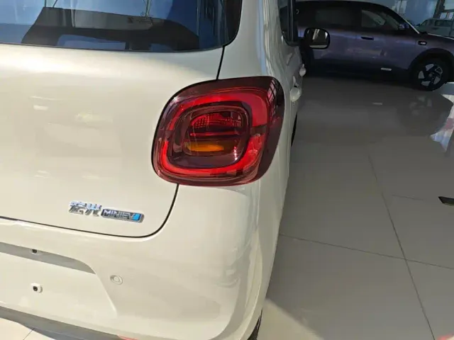 Wuling Hongguang Mini EV — Фото автомобиля 7