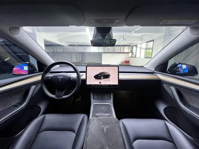 Tesla Model Y — Фото автомобиля 6