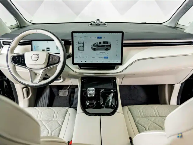 Volvo EM90 — Фото автомобиля 14